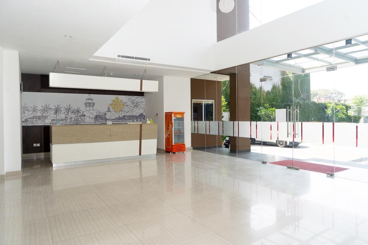 Lynn Hotel Serang Exterior photo