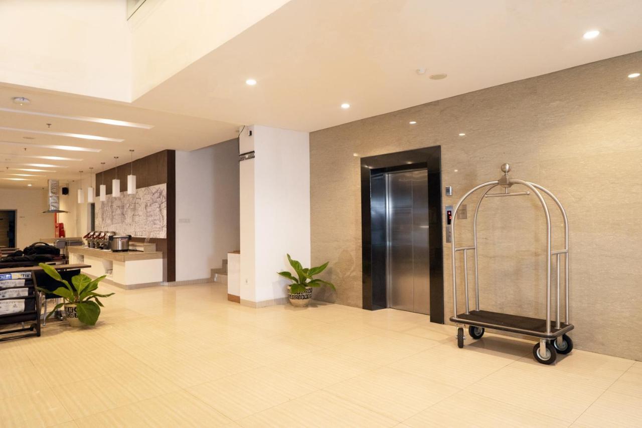 Lynn Hotel Serang Exterior photo