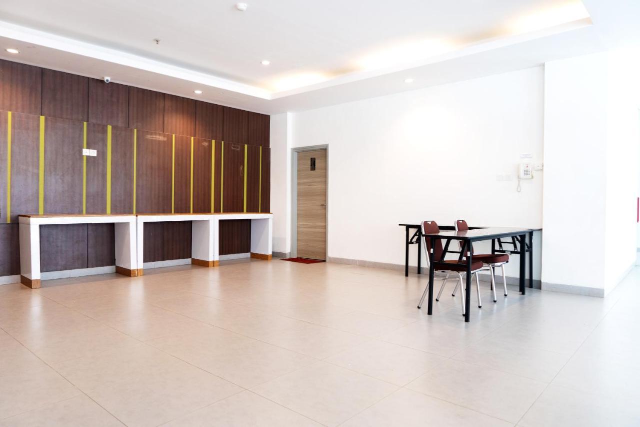 Lynn Hotel Serang Exterior photo
