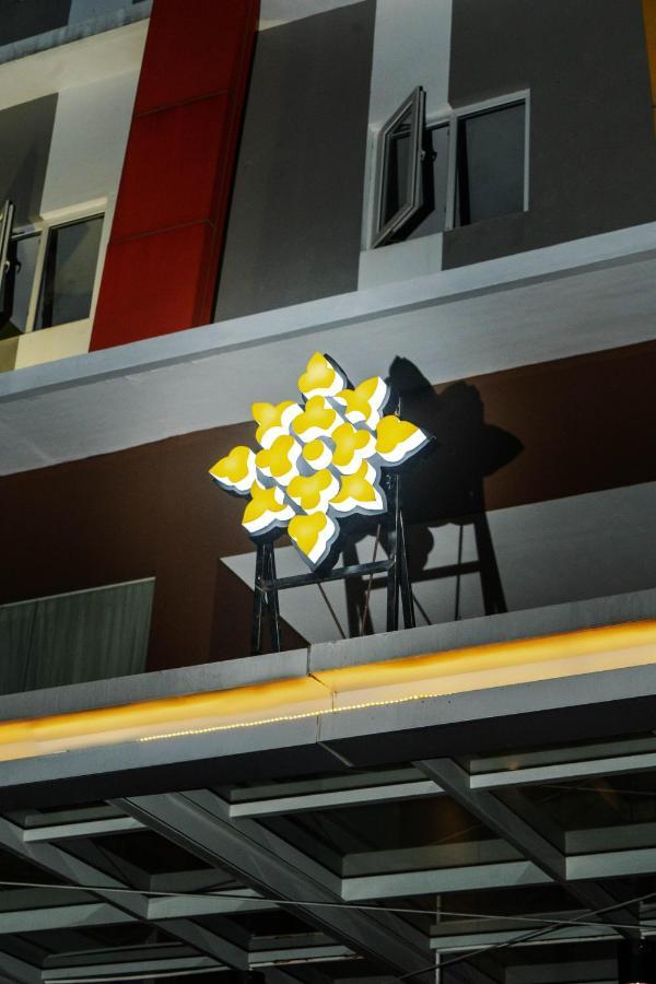 Lynn Hotel Serang Exterior photo